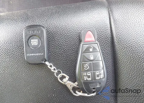 2014 Chrysler Town & Country Touring из США, поврежденный, VIN 2C4RC1BG3ER324460